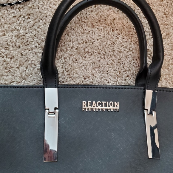Kenneth Cole Reaction Bag - Picture 4 of 16